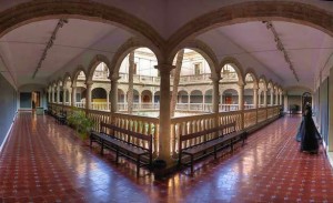 AA Claustro Escuela de Arte de Almería 1